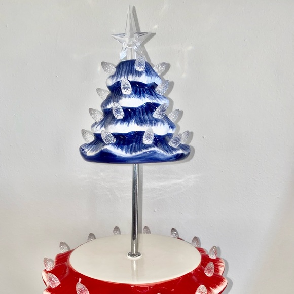NIB Ms Liberty two-tiered cupcake stand! ❤️🤍💙 - Picture 5 of 7